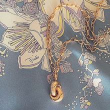 Load image into Gallery viewer, XL-Love Knot pendant – Pink Gold & Diamond